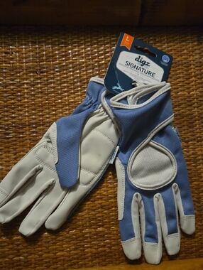 Signature Women's Blue and Cream Riding Gloves